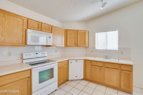 8756 Eagle Creek Dr, Tucson AZ  85730-5709 exterior