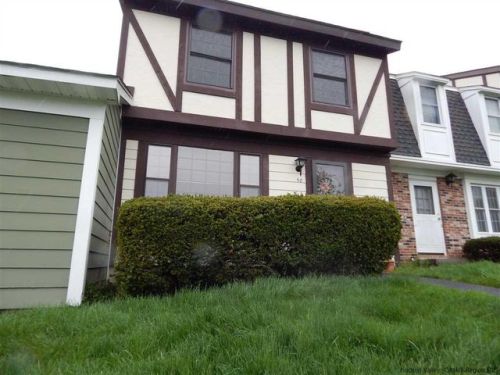 90 Sunny Brook Cir, Highland, NY 12528-1345