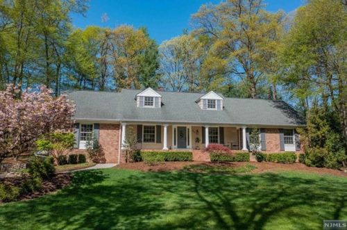 272 Gregory Rd, Franklin Lakes, NJ 07417-2014