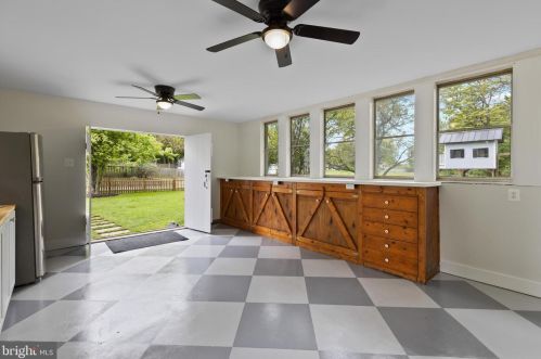 303 Colonial Hwy, Hamilton VA  20158-9056 exterior