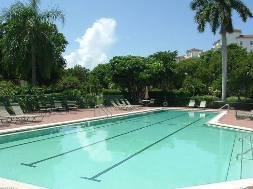 443 La Peninsula Blvd, Naples FL  34113-4038 exterior