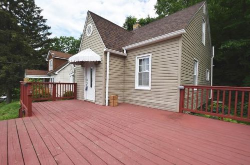 47 Forest Rd, Ambridge, PA 15003-1308
