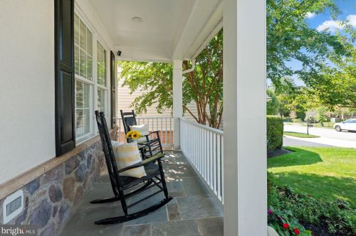 19015 Rocky Creek Dr, Leesburg, VA 20176-1811