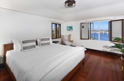 2900 Nichols St, San Diego CA 92106-3426 exterior