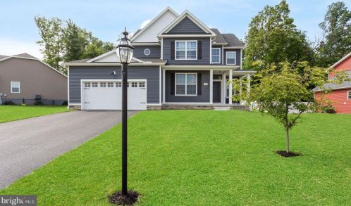 195 Winifred Dr, Hanover, PA 17331