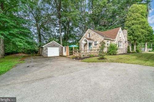 1066 Porters Rd, Spring Grove, PA 17362-9147