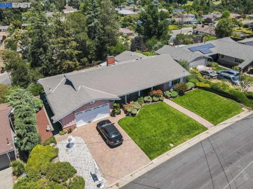 10420 Greenview Dr, Oakland, CA 94605-5019