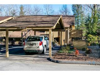 306 Live Oak Ln, Hendersonville, NC 28791-2960
