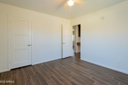 4220 16 Dr, Phoenix AZ  85015-1426 exterior