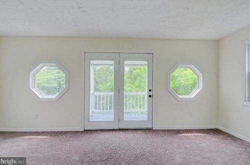 34 King David Dr, Linden VA  22642-6323 exterior