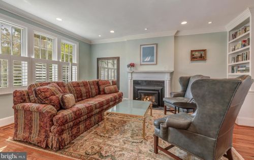 3325 Garfield St, Washington, DC 20008-3516