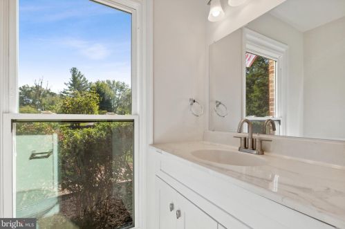 5758 Benford Dr, Haymarket VA  20169-2503 exterior