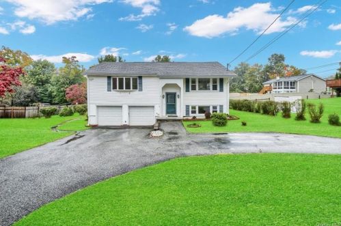 1722 Maxwell Ct, Yorktown Hgts, NY 10598-4805