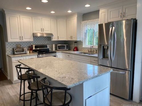 81 Anna Ave, Waterbury, CT 06708-4811