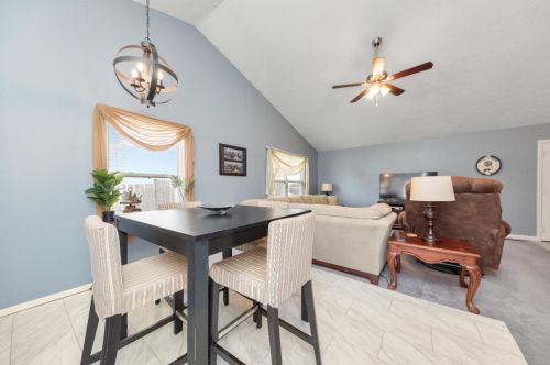 2 Mallard Dr, Amelia, OH 45102-2106