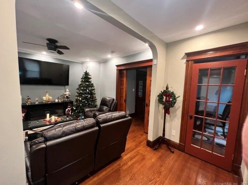 23 Roseland Ave, Waterbury CT  06710-1627 exterior