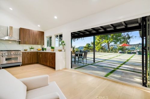 3811 Karen Lynn Dr, Glendale CA  91206-1219 exterior