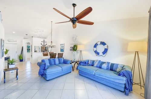 6890 Huntington Lakes Cir, Naples, FL 34119-8003