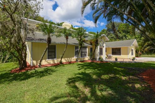 2450 Maplewood Dr, Palm City, FL 34990-2733