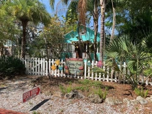 5135 30th Ave, Saint Petersburg, FL 33707-5611