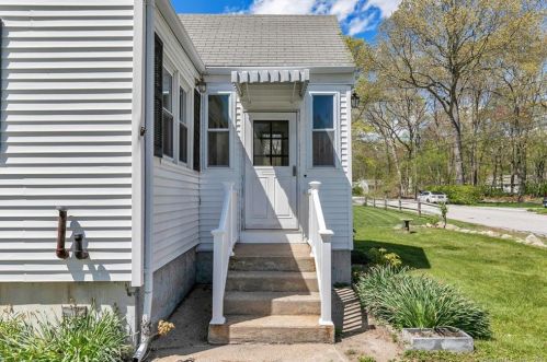 100 Oakwood Rd, Niantic, CT 06357-1629
