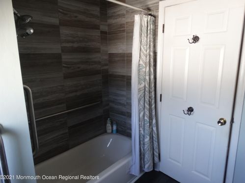 732 Palm Beach Dr, Lacey NJ  08731-4906 exterior