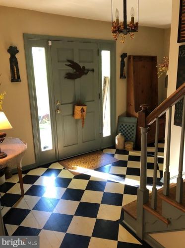 7 Holleran Dr, Downingtown, PA 19335-3202