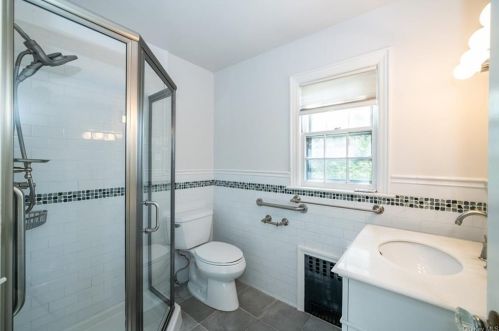 353 Hussey Rd, Mount Vernon NY  10552-2305 exterior