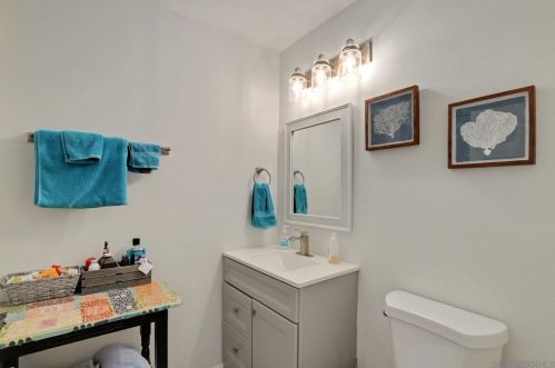 4073 Lake Blvd, Oceanside CA  92056-4604 exterior