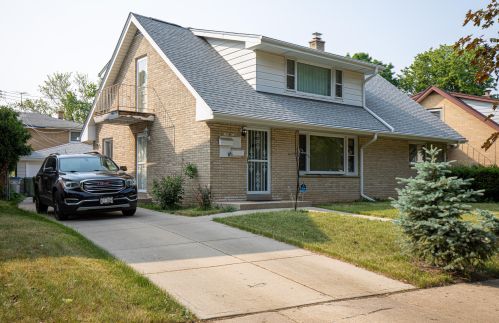 8750 Herbert Ave, Milwaukee, WI 53225-4949