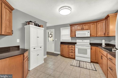 1829 Basin Hill Blvd, Carlisle PA  17013-1111 exterior