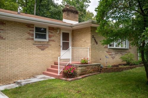 2755 Michael Ln, Hermitage, PA 16148-2449