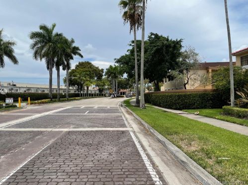 6244 175 Ter, Hialeah FL  33015-4437 exterior