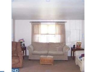 2647 Maxwell St, Philadelphia, PA 19152-1516
