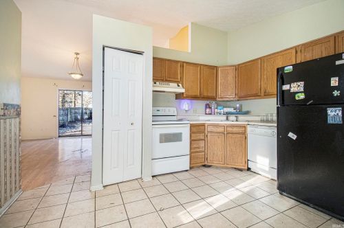 625 Lovechio Dr, Mishawaka IN  46544-5637 exterior