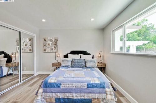 6570 Inglewood Dr, Pleasanton CA  94588-3825 exterior