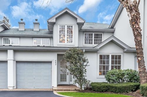 662 Verona Dr, Huntington Station, NY 11747-5257