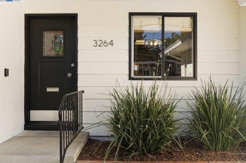 3264 Hackamore Dr, Hayward, CA 94541-5713