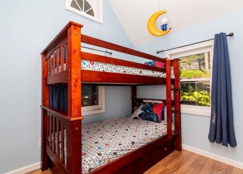 1 Bch Dr, Danbury CT  06812-3425 exterior