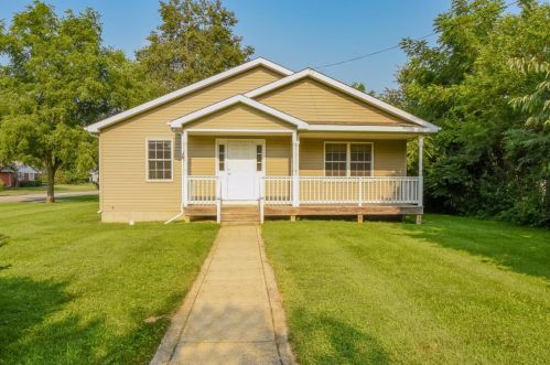 801 Rose Ave, Kouts, IN 46347-9413