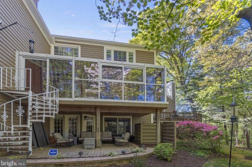 11410 Hollow Timber Ct, Herndon VA  20194-1980 exterior