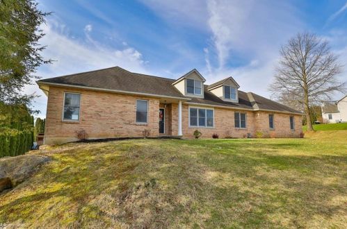 1814 Ironwood Dr, Easton, PA 18040-8407