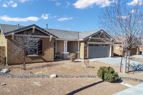 43123 Fleetwood Dr, Lancaster CA 93535-5213 exterior