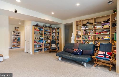 15 Lackawanna Ln, Falling Waters WV  25419-9402 exterior