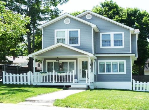 17 Lake Dr, Greenwood Lake, NY 10925-2706