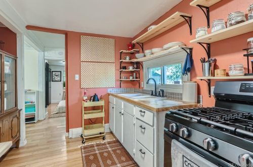 709 Raleigh St, Denver CO 80204-2933 exterior