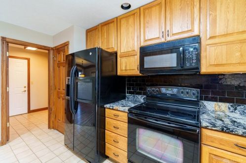 240 Fivepines Ct, Englewood OH  45315-9636 exterior