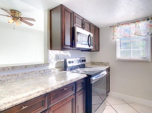 2755 L B Mcleod Rd, Orlando, FL 32805-5967