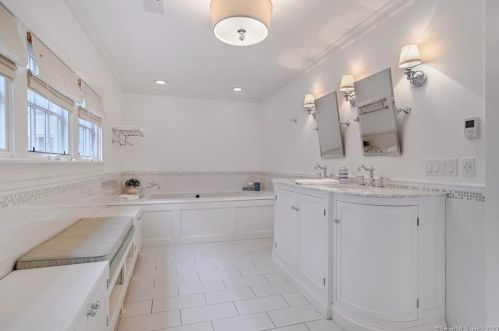 472 Mill Hill Rd, Southport CT  06890-1228 exterior