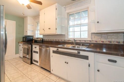 22 Circular Rd, Poughkeepsie NY 12601-4635 exterior